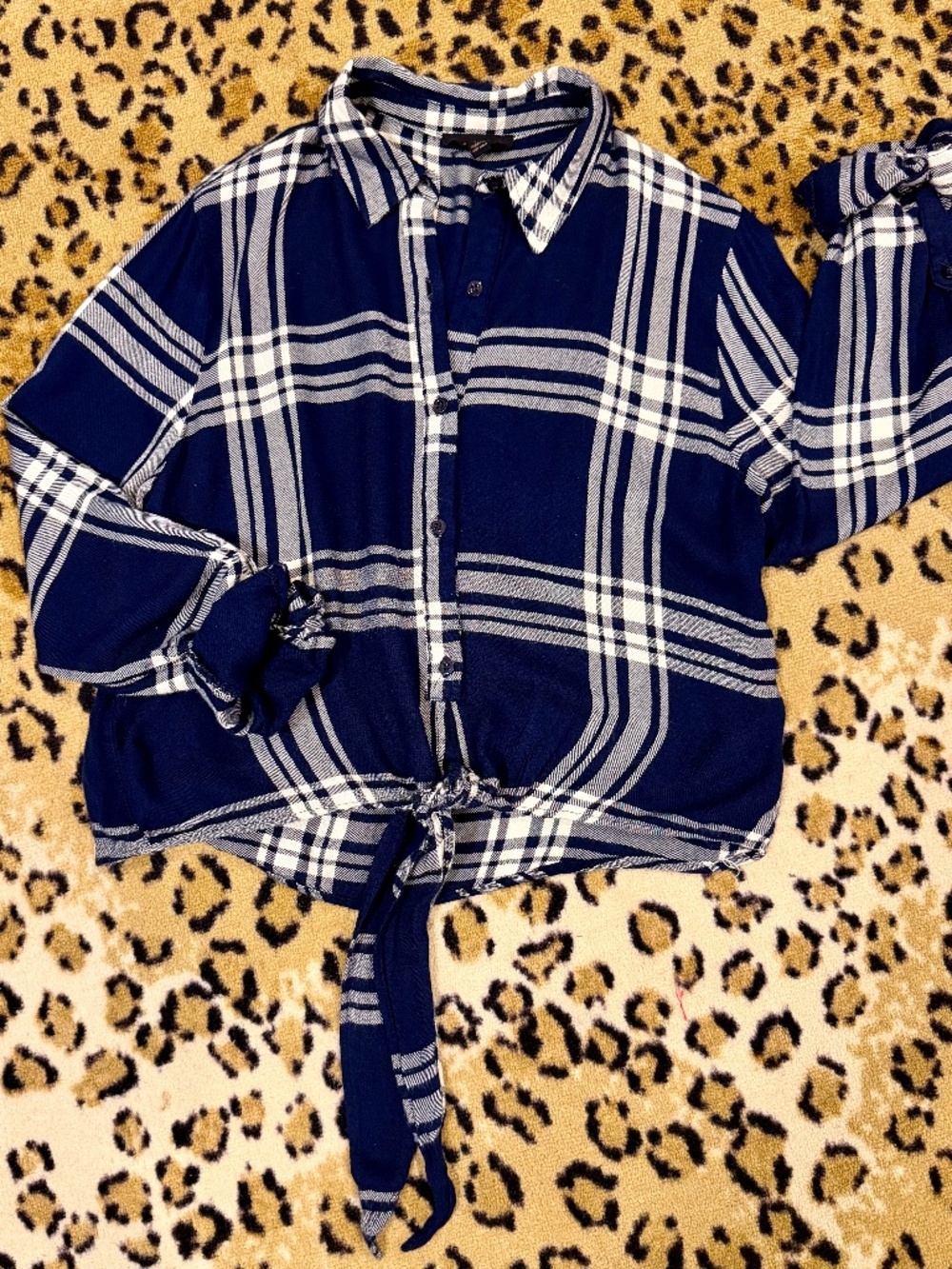 MINE Boutique Navy & White Plaid Tie-Front Button Down Top - Size M - LIKE NEW